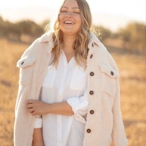 Carly Jean Beckham Sherpa Jacket - Medium - Cream